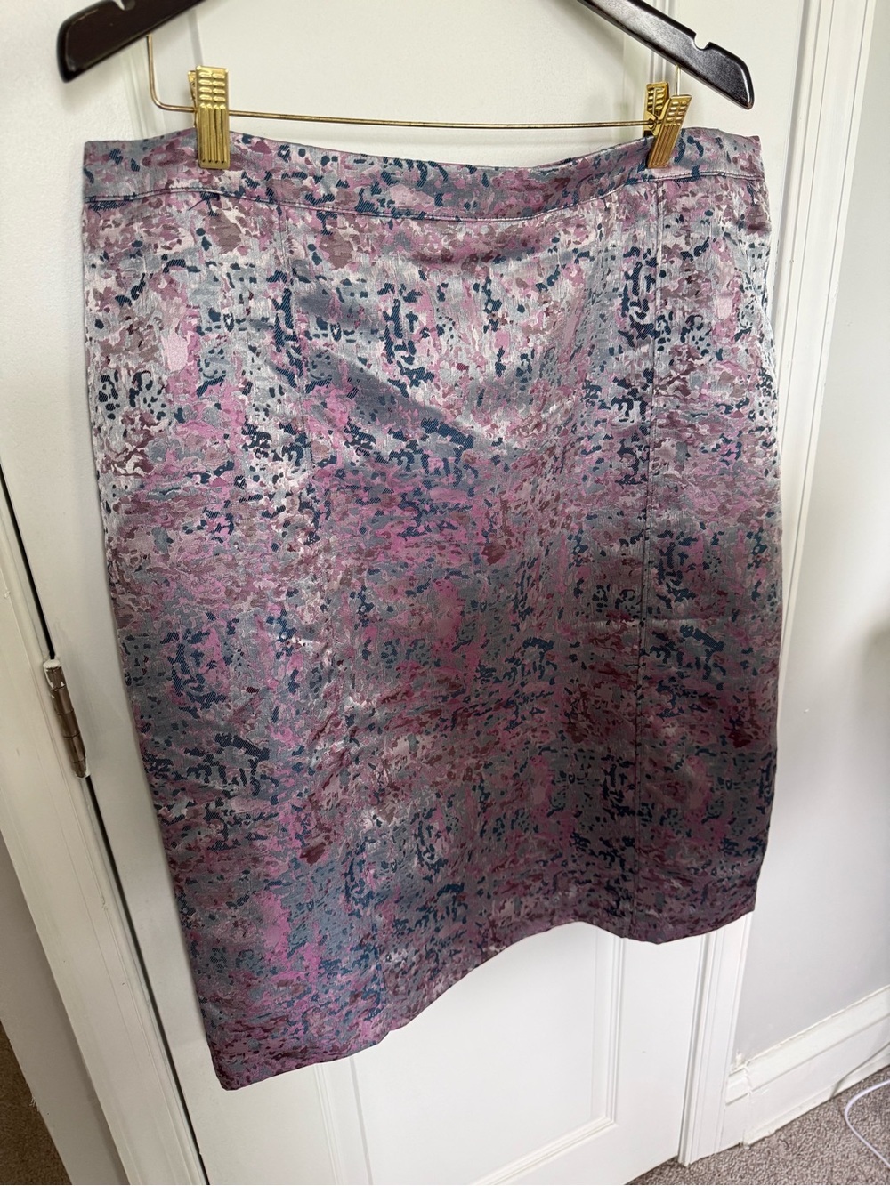 Metallic Pink Patterned Pencil Skirt